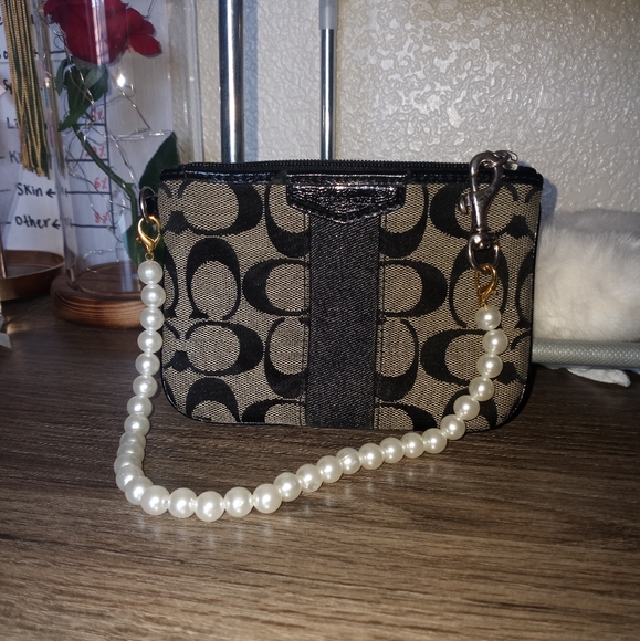Coach wristlet with unbranded pearl strap - Picture 2 of 12